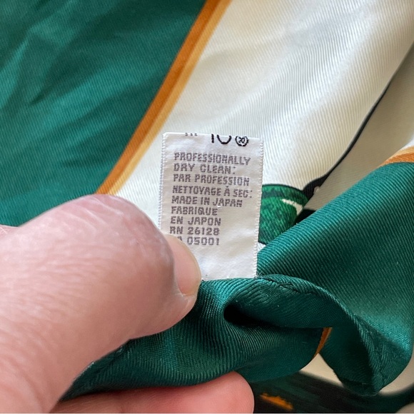 Vintage ECHO Beautiful Silk Scarf - Picture 9 of 9